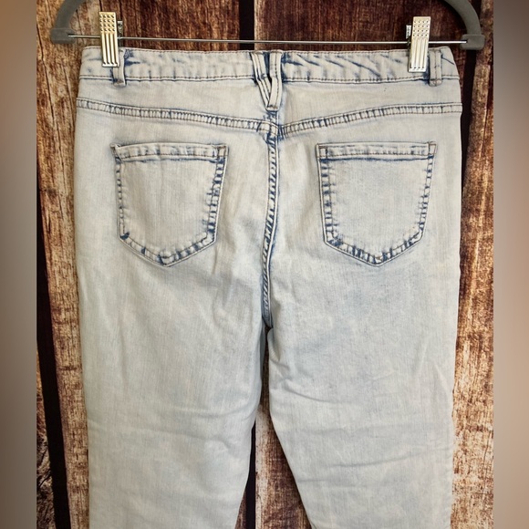 BLUE SPICE | Women’s Light Wash High Rise Skinny Jeans - Picture 4 of 8